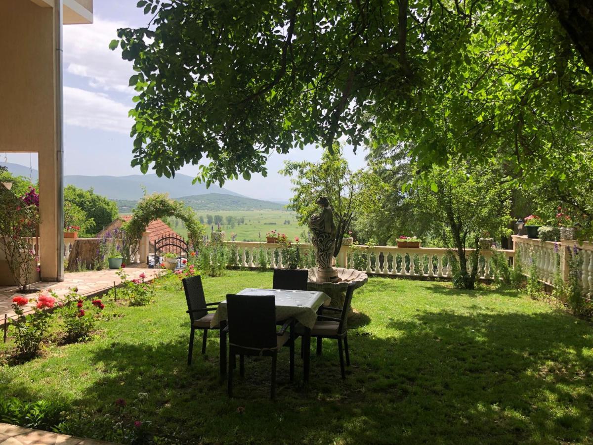 Apartman Ana Vrlika Екстериор снимка