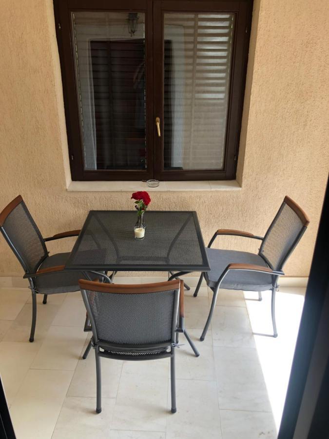 Apartman Ana Vrlika Екстериор снимка