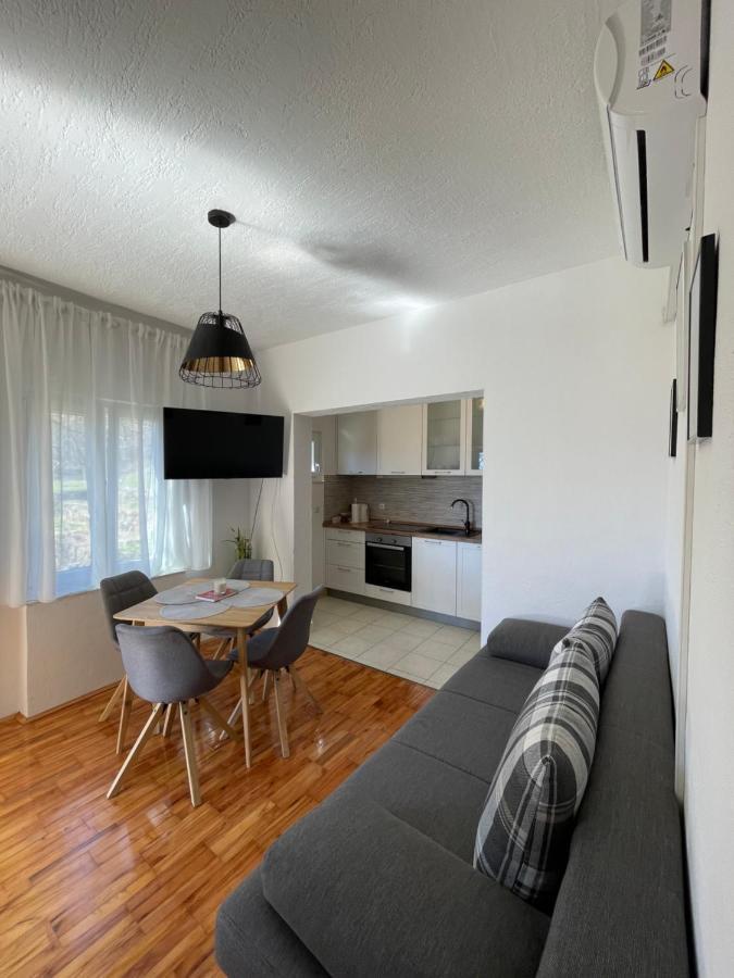Apartman Ana Vrlika Екстериор снимка