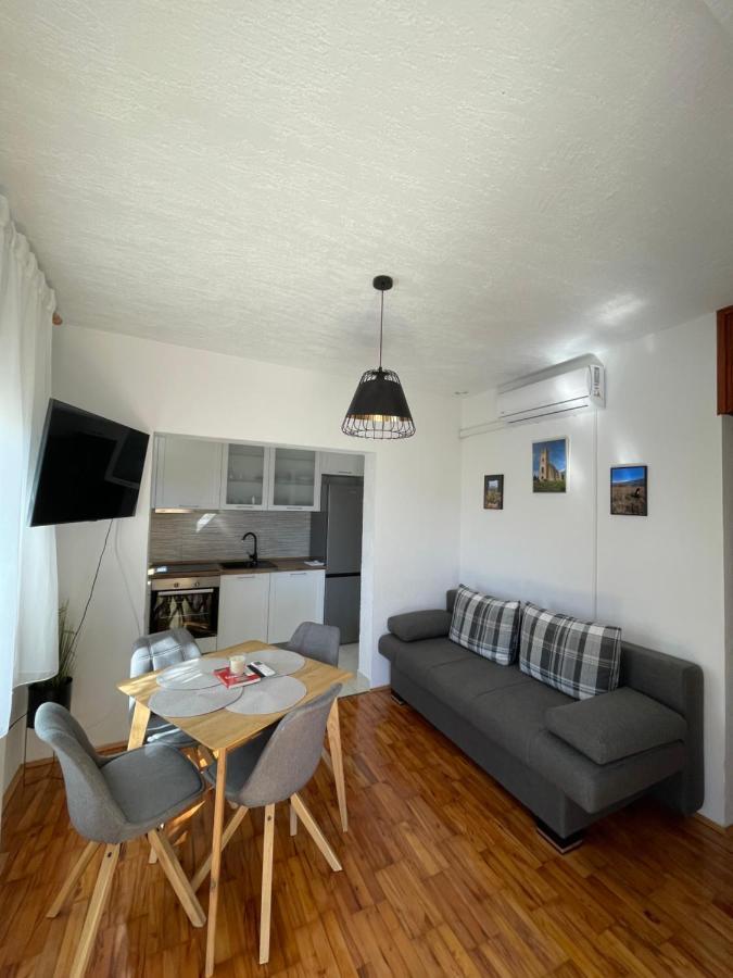 Apartman Ana Vrlika Екстериор снимка