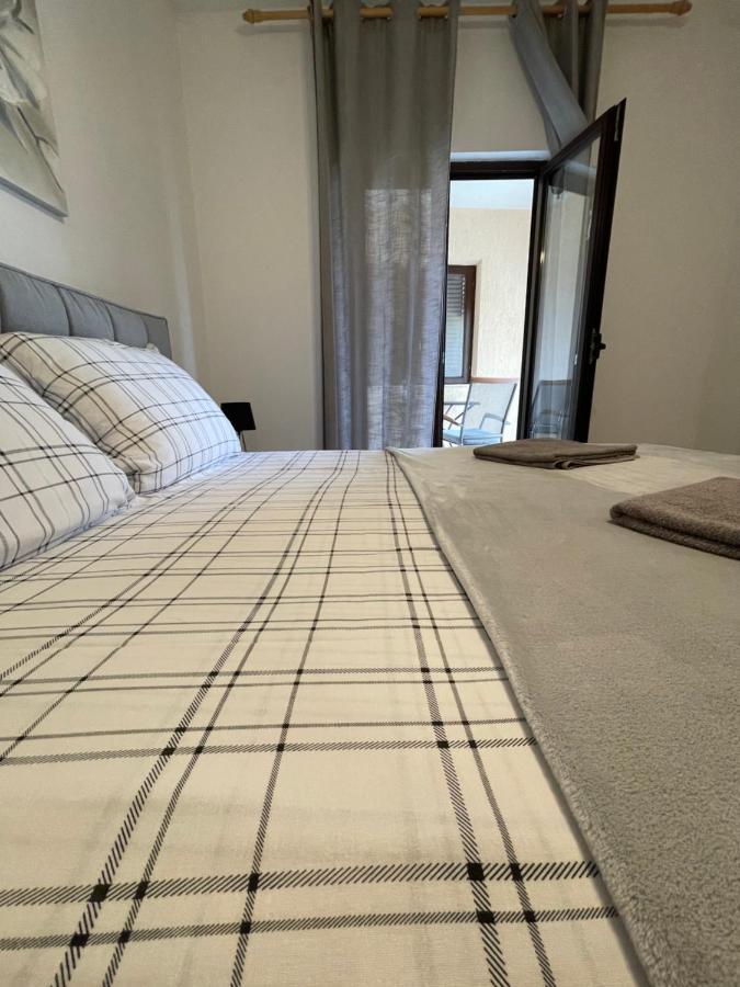 Apartman Ana Vrlika Екстериор снимка